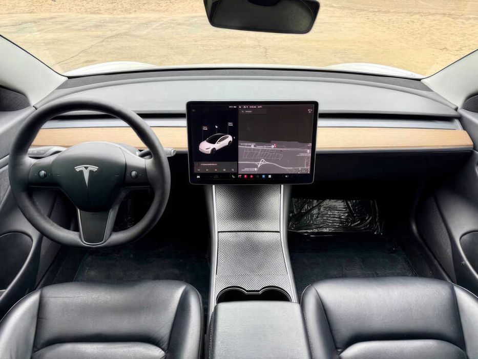 Tesla Model 3      2019