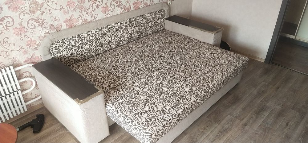 Диван б/у  в хорошем состоянии