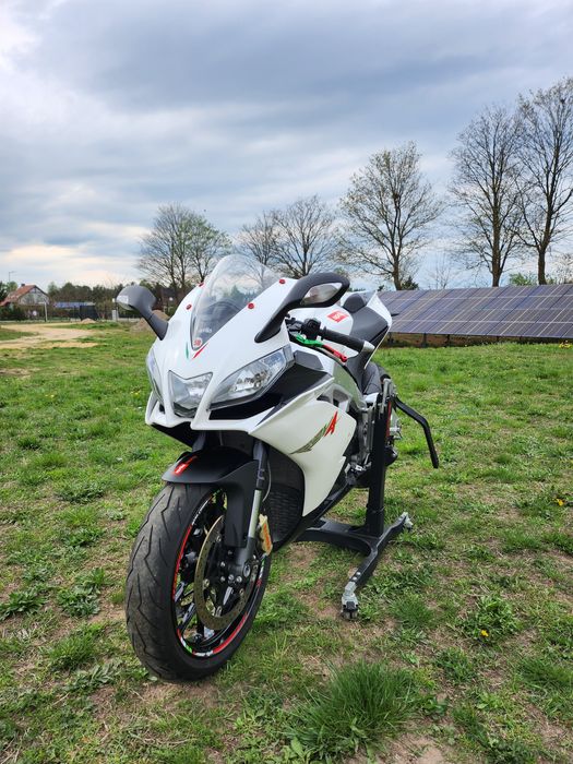 Aprilia rsv4 factory