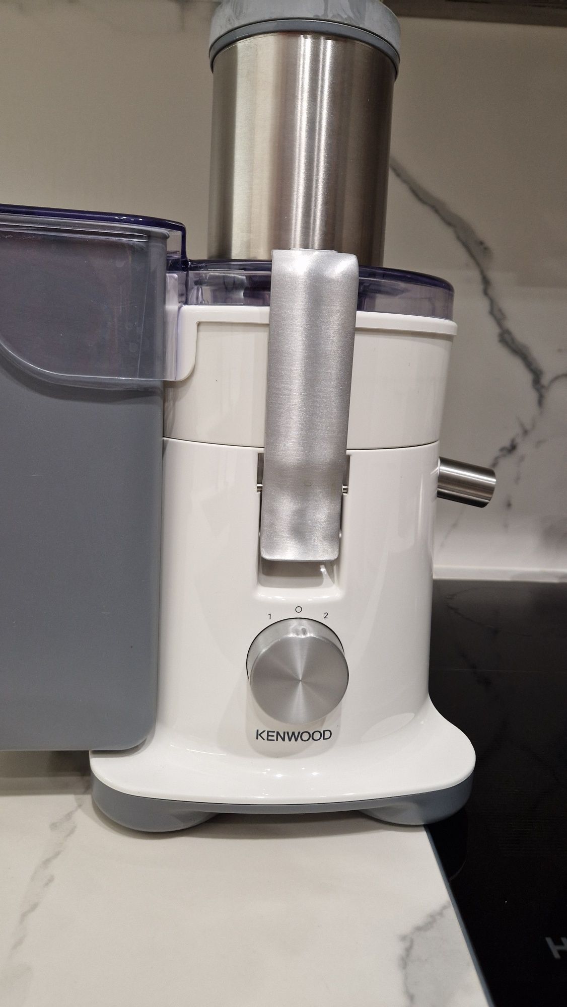 Sokowirówka Kenwood JE730