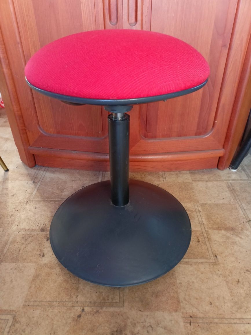 Vitamin stool design Nicolai Wiig Hansen Ikea stołek taboret regulowan