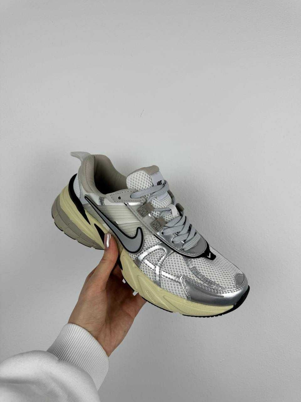 Женские кроссовки Nike V2K Runtekk Summit White Metallic Silver 36-41