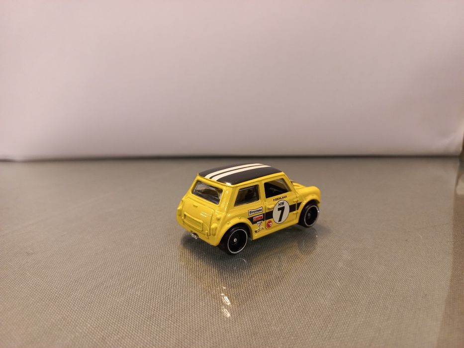 TH Hot Wheels Morris Mini