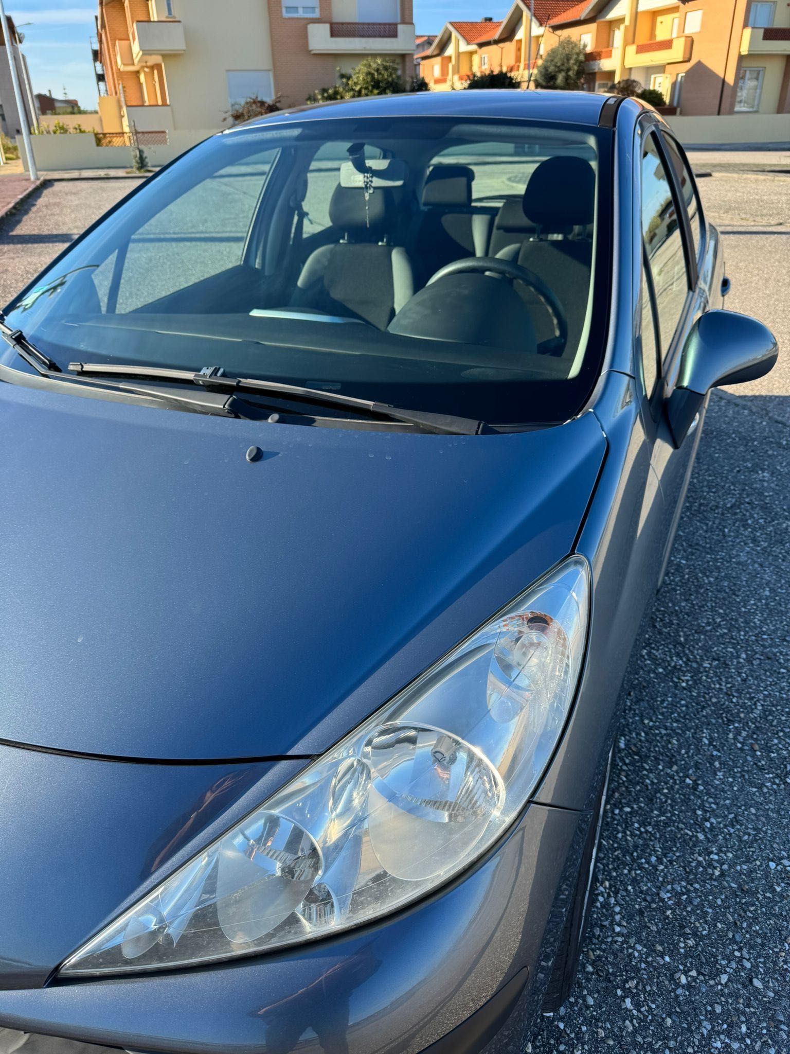 Peugeot 207 cinza