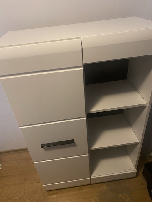 Biala szafka komoda połysk