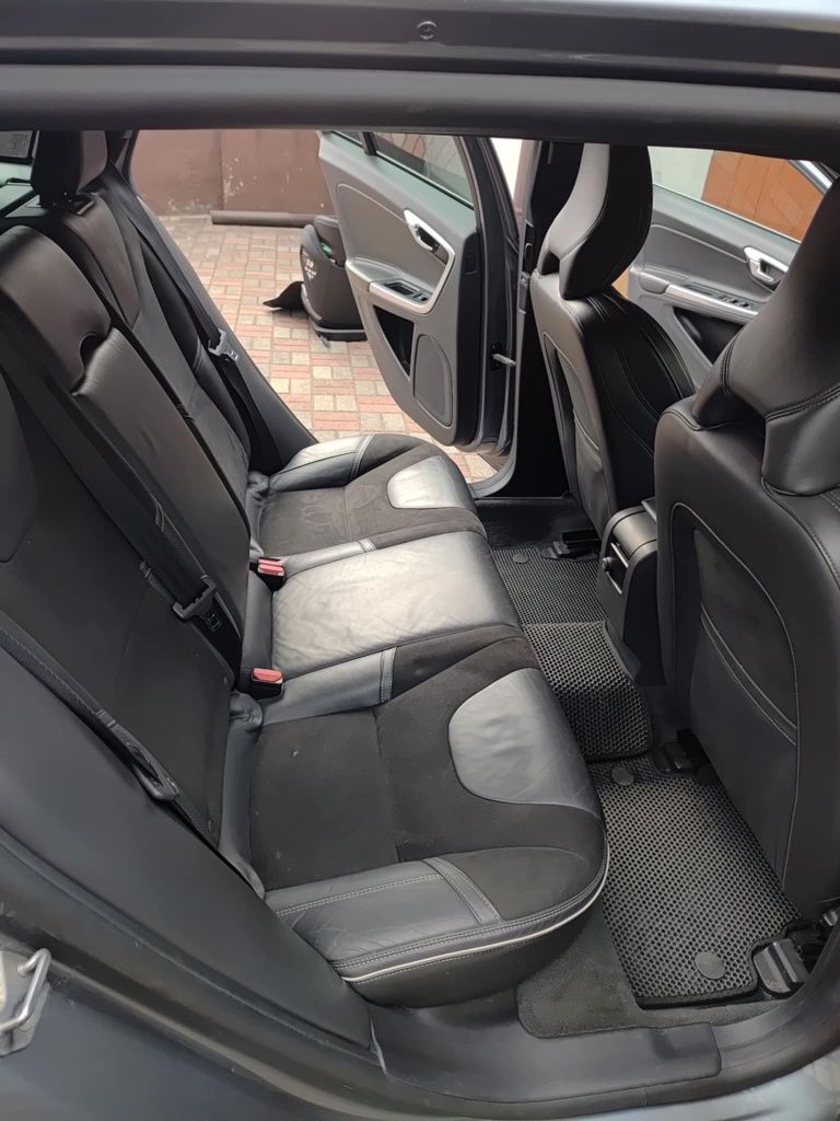 Volvo v60 r-design
