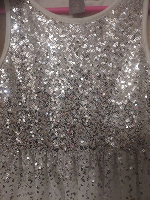 Сукня 104-110р.біла,молочна,срібна,сніжинка на новий рік.3-5 років