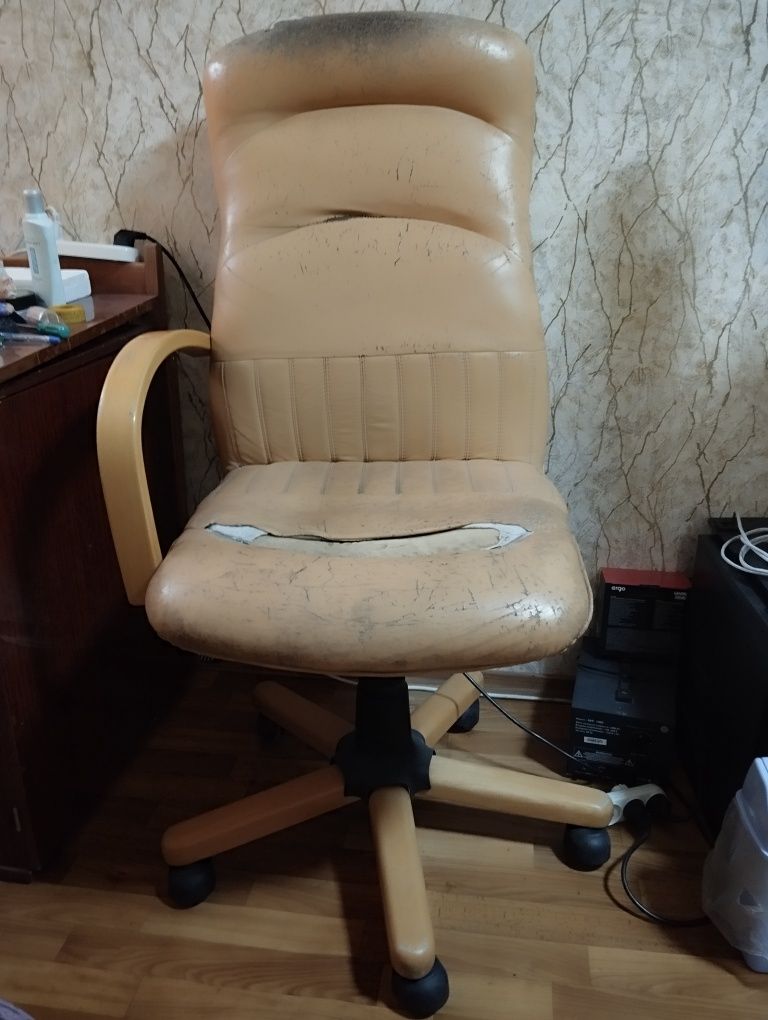 Комп'ютерне крісло