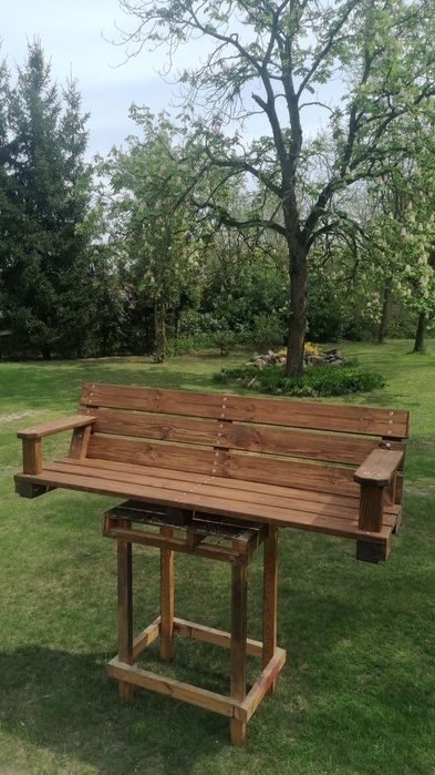 Huśtawki, bujaki, meble ogrodowe, architektura ogrodowa