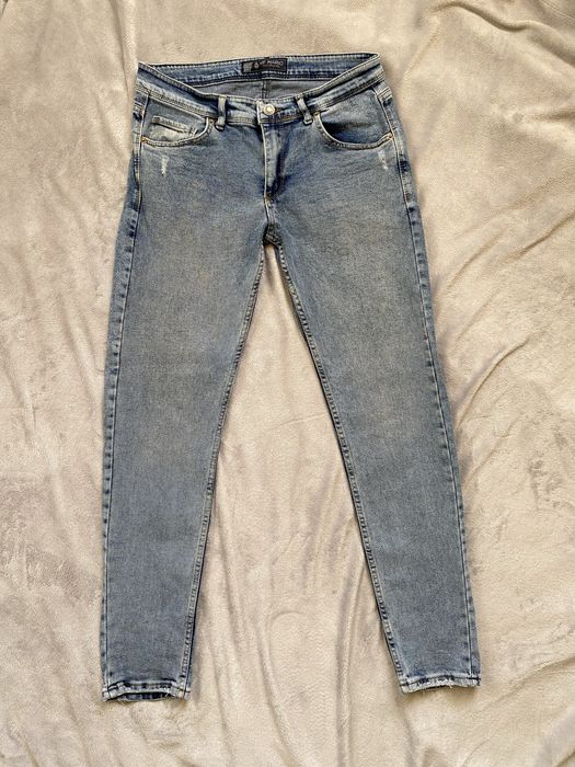 Чоловічі джинси розміру М