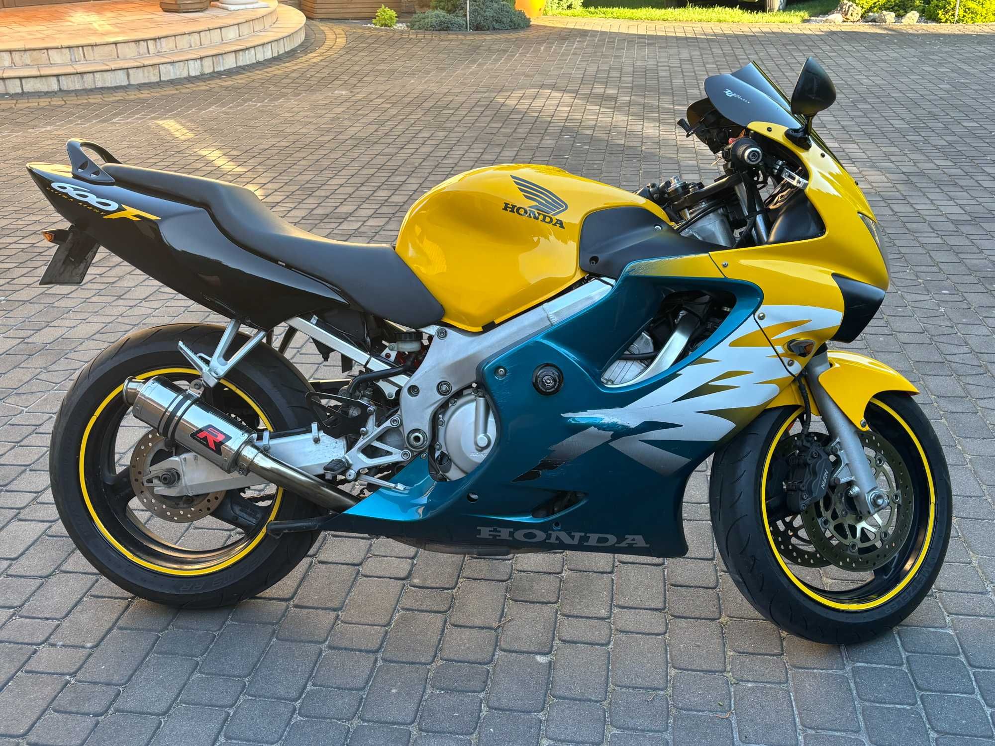 Honda CBR F4 na kat. A2.
