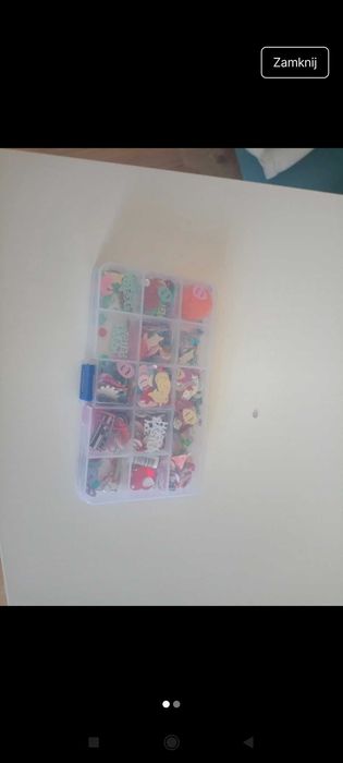 Pudełeczko pełnych osób koralików świątecznych wielkanocnych