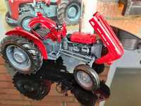Universal Hobbies traktor Massey Ferguson 35X 1/16
