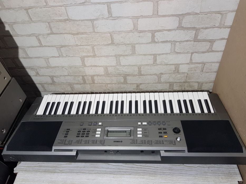 Синтезатор Yamaha PSR E 353 б/у з Німеччини