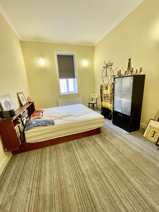 Продам 5 кімнатну квартиру в центрі