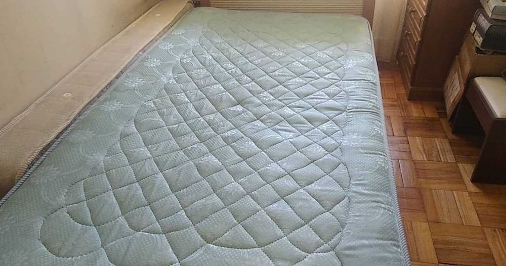 Colchão de Mola Solteiro 1,83 x 1,00 muito Bom Estado agora SÓ 35,99€.