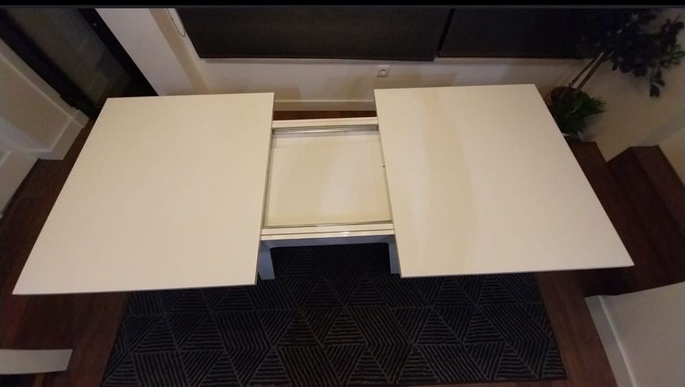 Mesa branca alto brilho, extensível, como nova