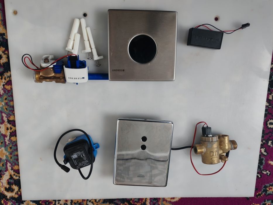 Сенсорні інфрачервоні клавіші зливу Geberit і Grohe для пісуара