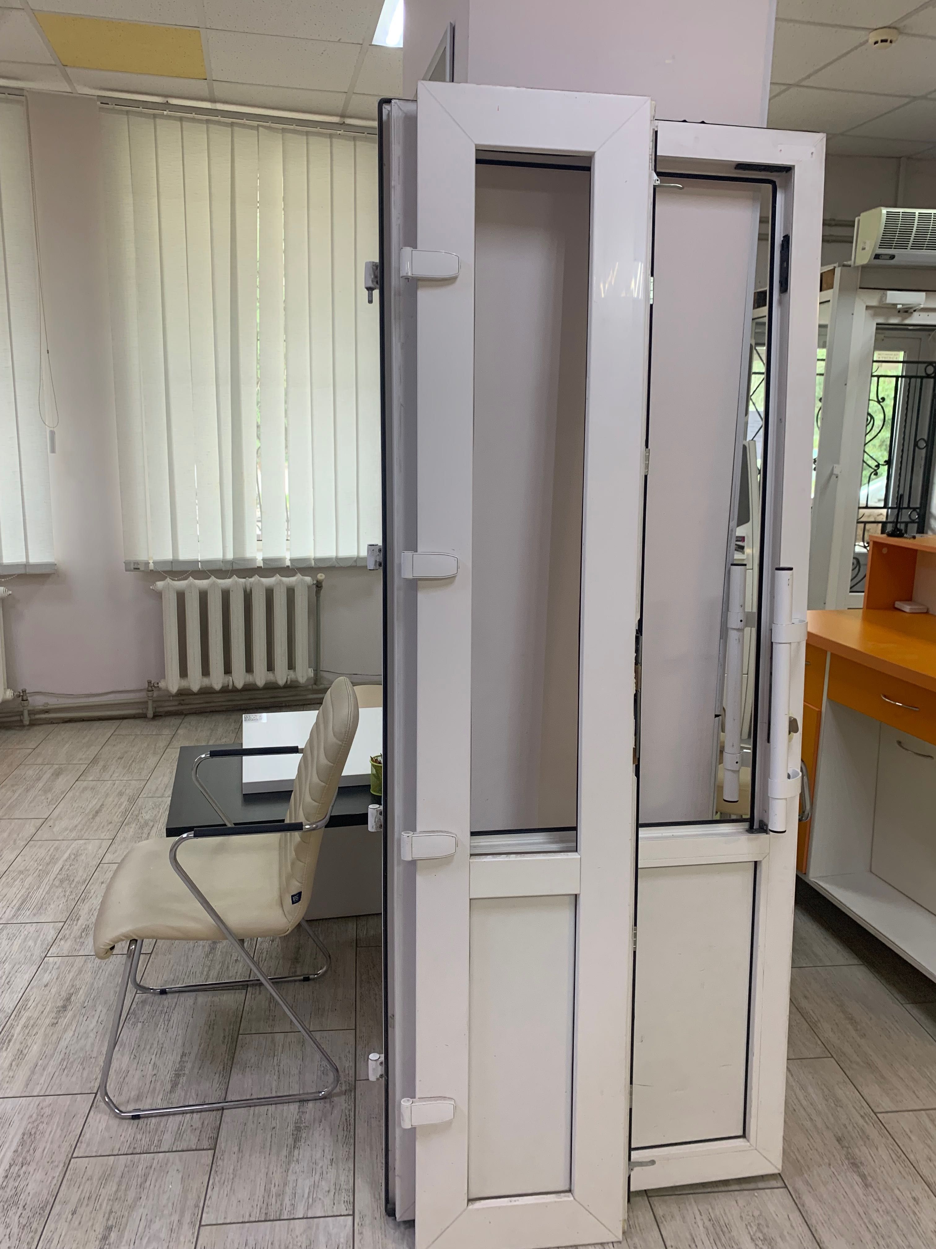 Скляні двері склопакет