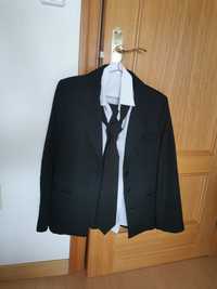 Vende-se fato académico, completo(Blazer, saia, camisa e gravata)