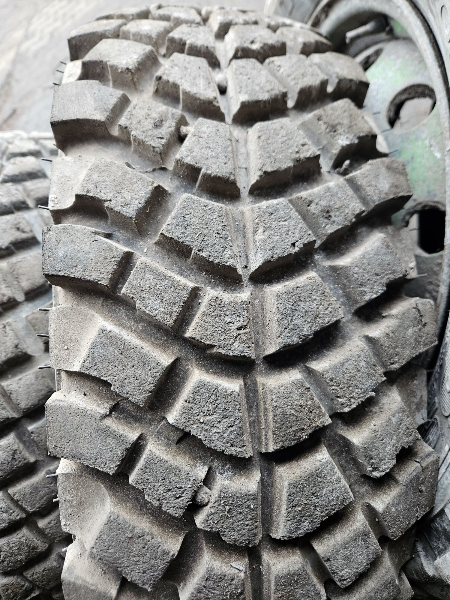 Opony zimowe 215x65x15