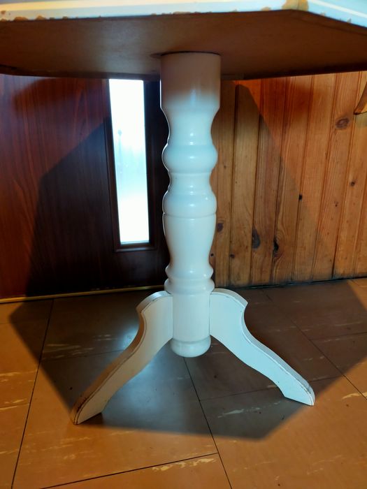 Stolik kawowy drewniany biały z blatem z płytek ceramicznych