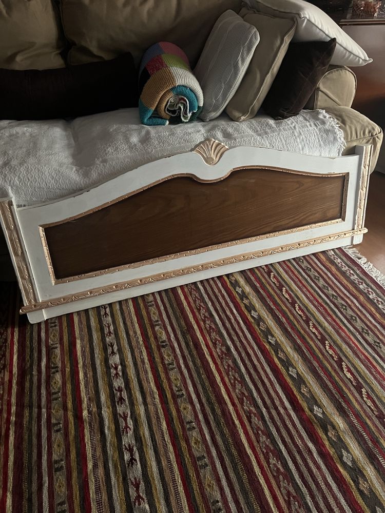 Cabeceira de cama restaurada