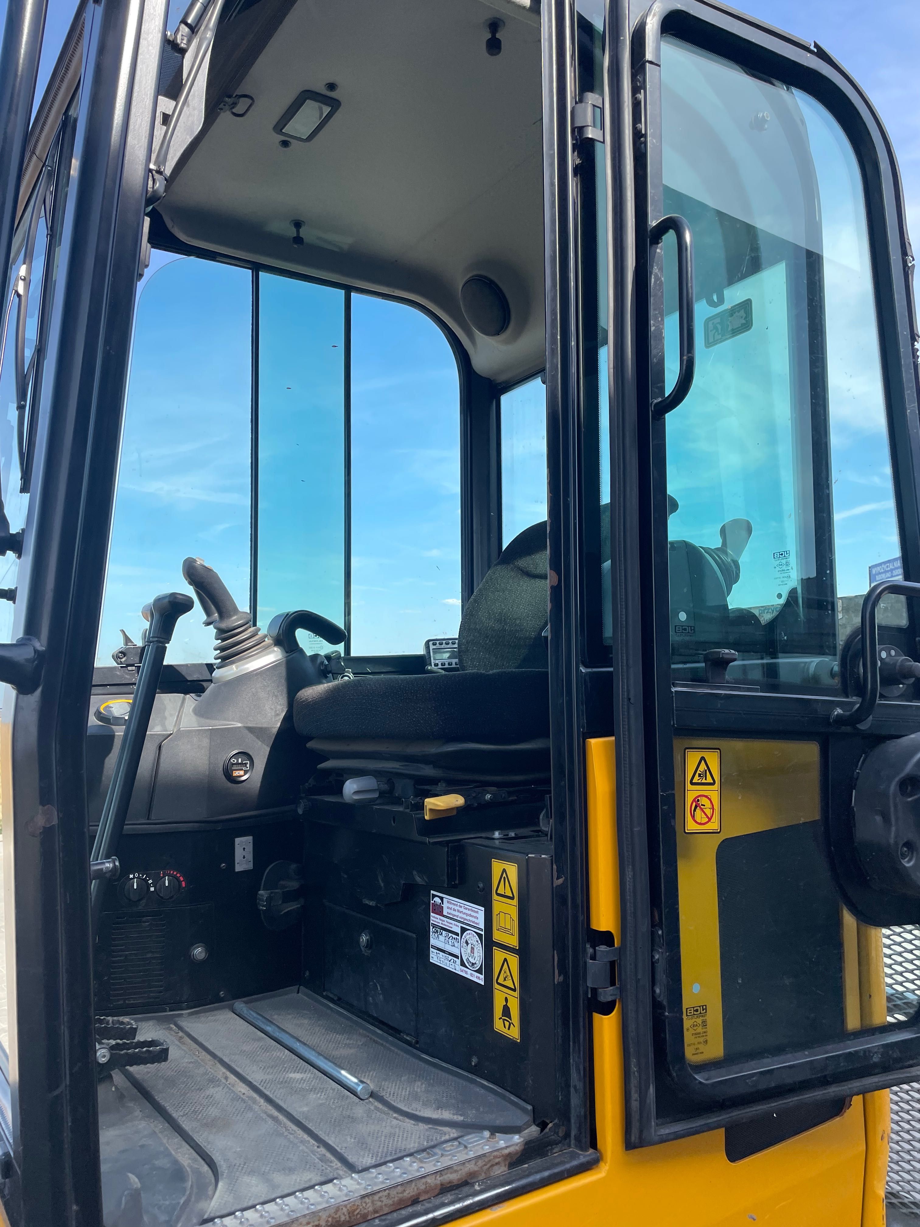 Wynajem minikoparki JCB wypożyczalnia