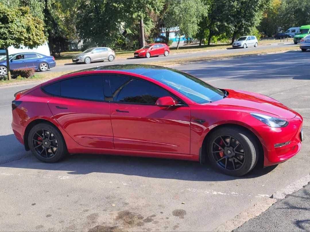 Продам авто Tesla model 3