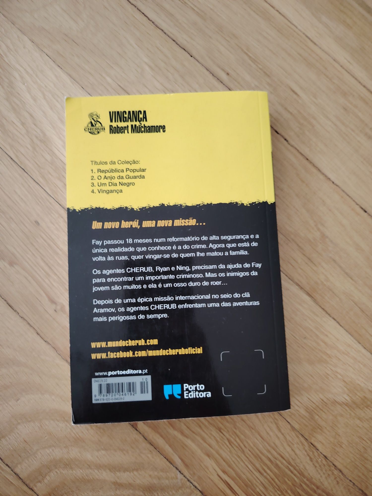 Livro CHERUB "Vingança" de Robert Muchamore