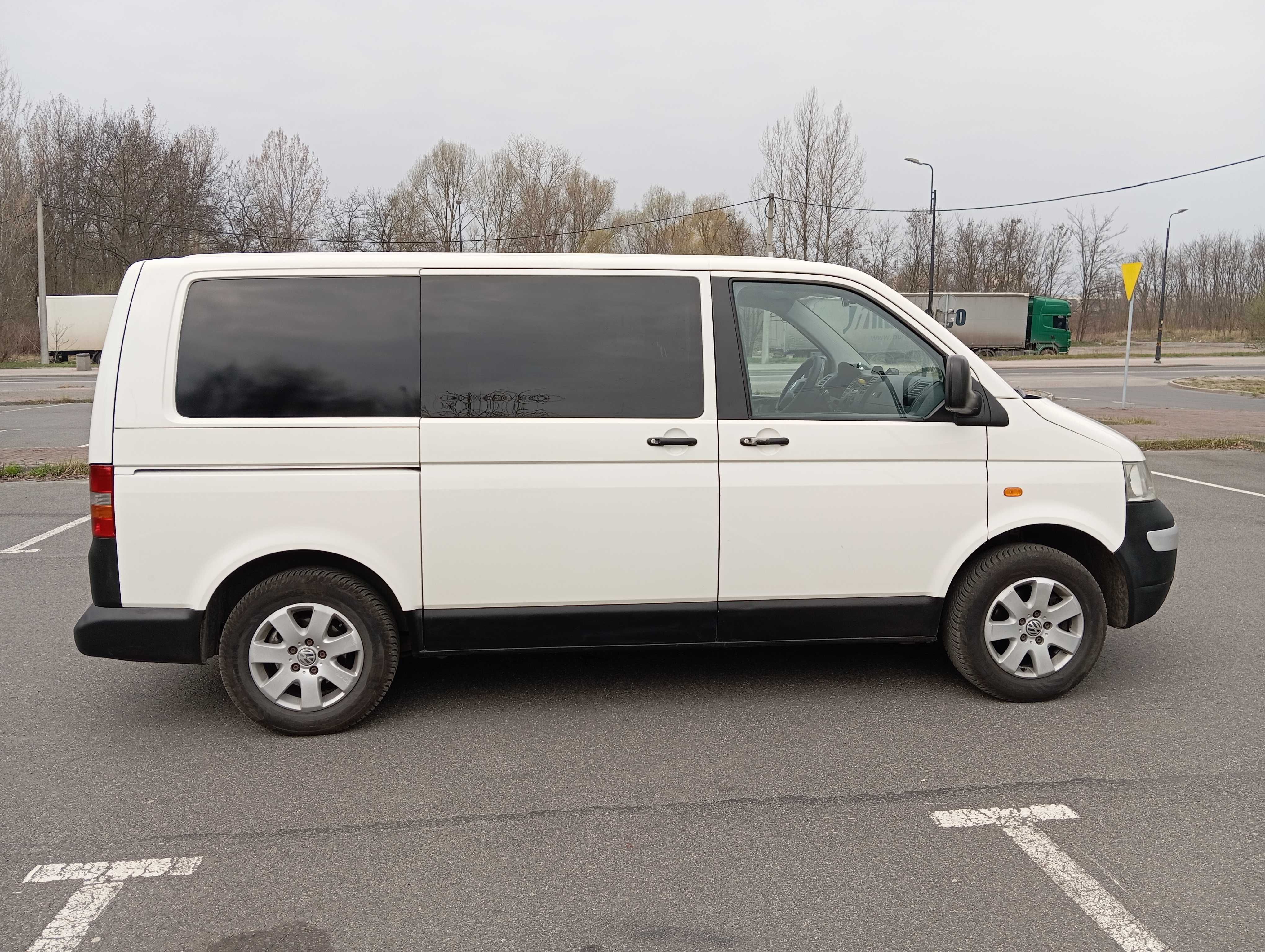 VW  Transporter T5 klima łóżko hak - wyprawowy jak Multivan 6 osób