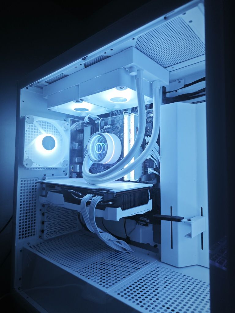 • PC Gaming– Ryzen 7600X | RX 6750 XT | 32GB DDR5 |SSD 2TB | Custom |