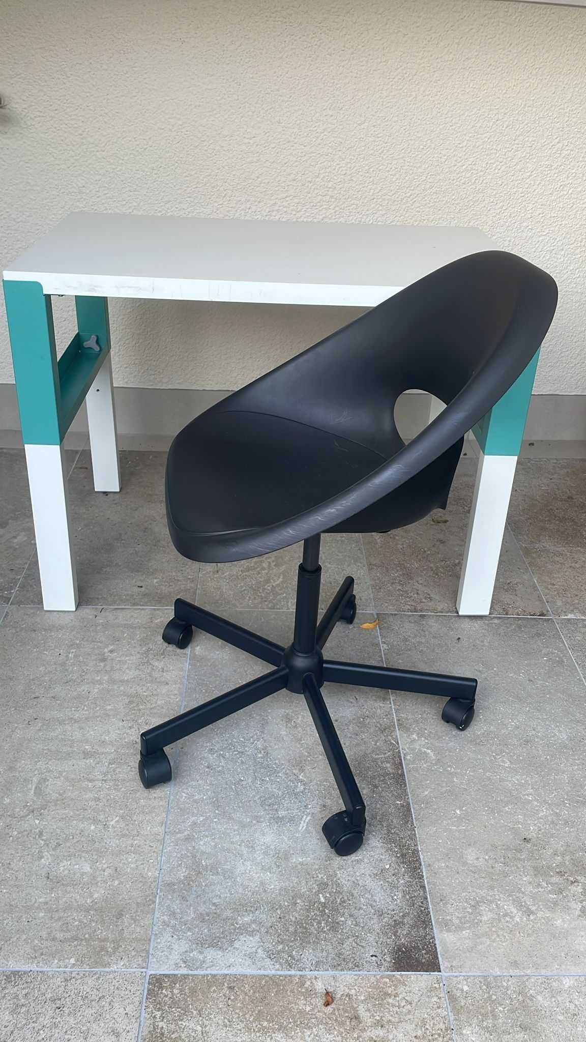 Biurko i krzesło obrotowe dla dziecka Ikea
