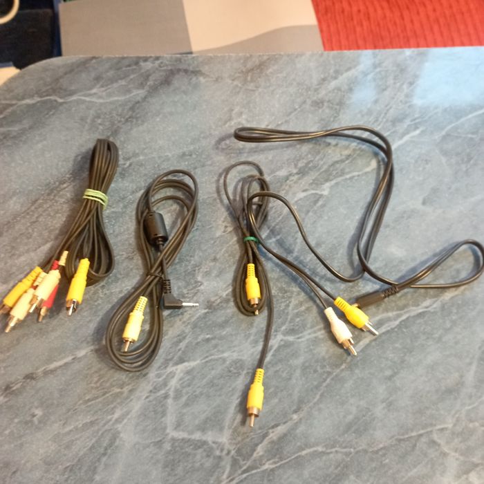 Прадам різні шнуриі зарядки,ціна за всі разом