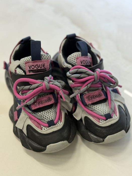 Дитячі кросівки на дівчинку