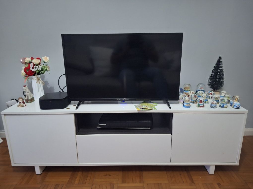 Moveis de sala com cristaleira
