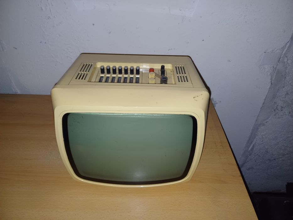 Przenośny telewizor Unitra OT VELA 203 - antyk