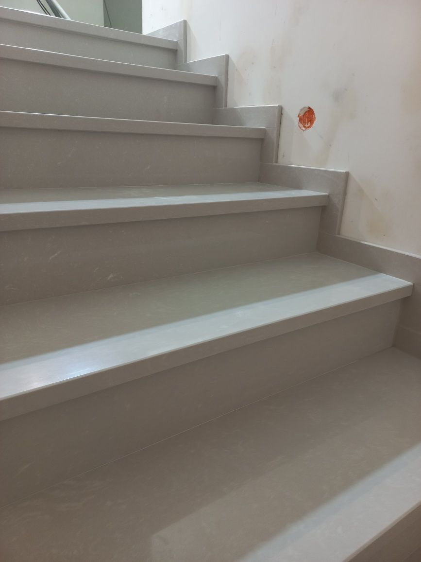 Parapety Schody z Konglomeratu  lub Kamienia naturalnego