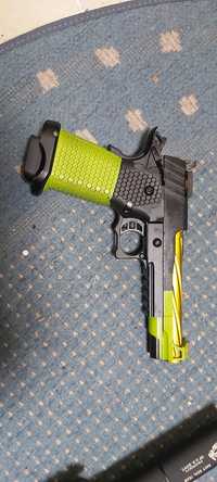 Hi- capa 5.1 airsoft com 2 mags