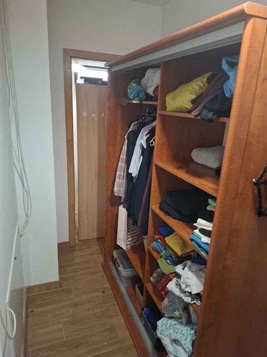 Duża szafa z lustrem