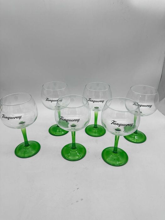 Zestaw 6 kieliszków gin tanqueray london.