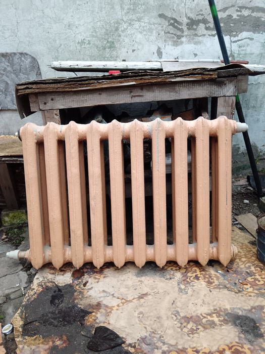 Батареи чугунные 12 и 10 секций. Цена за секцию 50 гривен