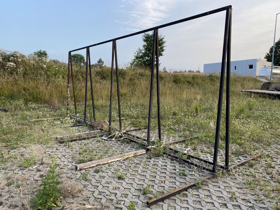 Stojak na okna drzwi garaże