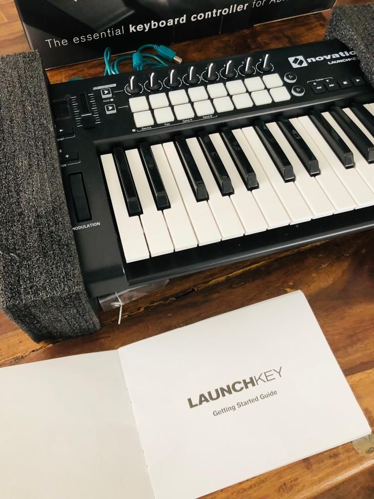 Teclado - Novation Launchkey 25
    

14