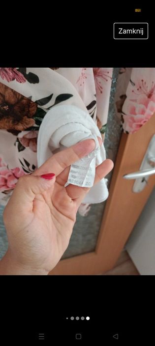 Piękna kwiatowa sukienka