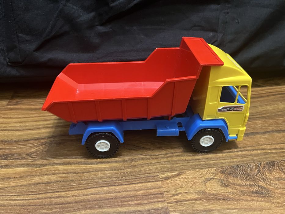 Дитячі машинки всі в хорошому стані