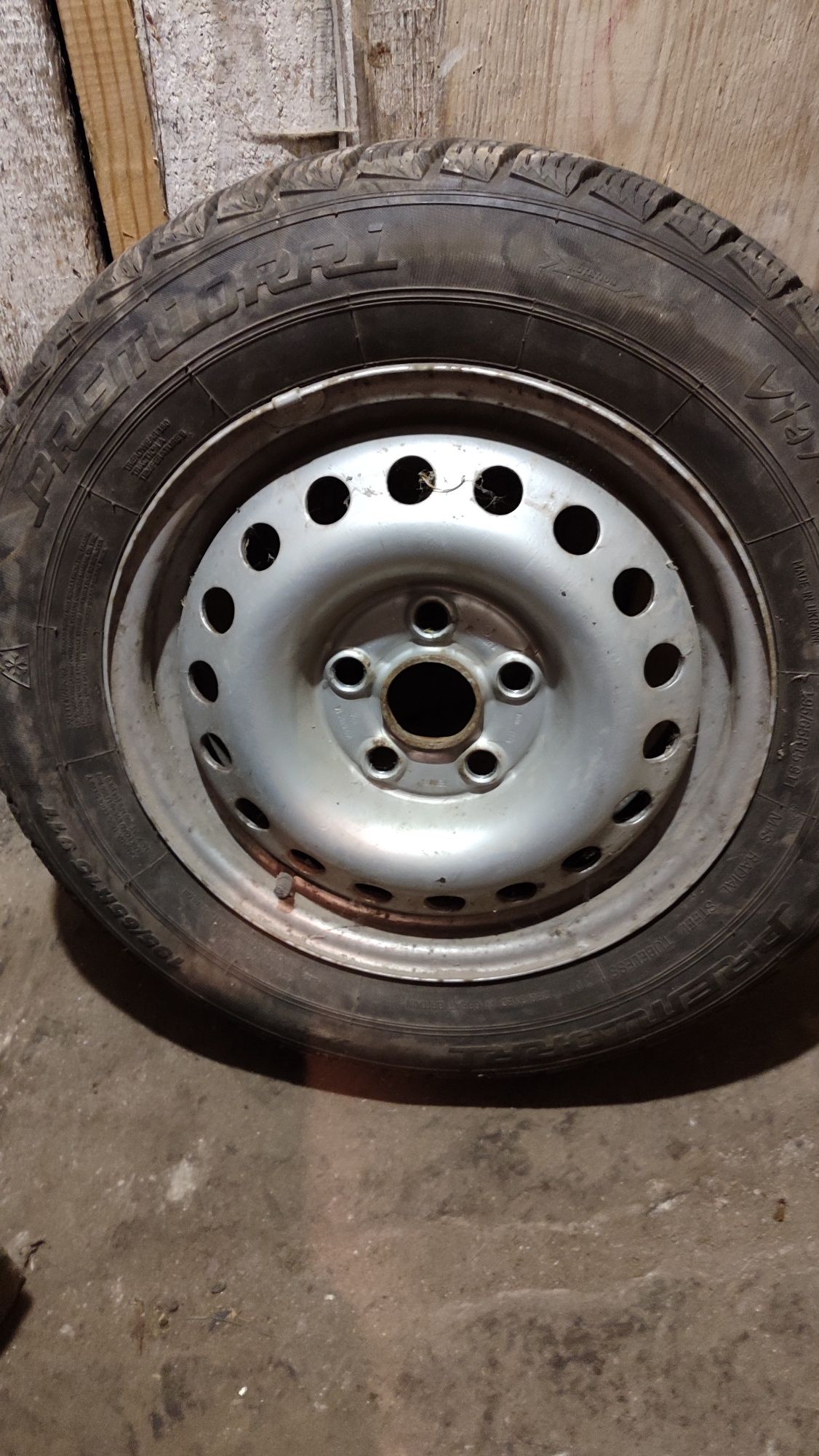 Продам зимову резину з дисками на Volkswagen caddy/т4 5/112 195/65 r1