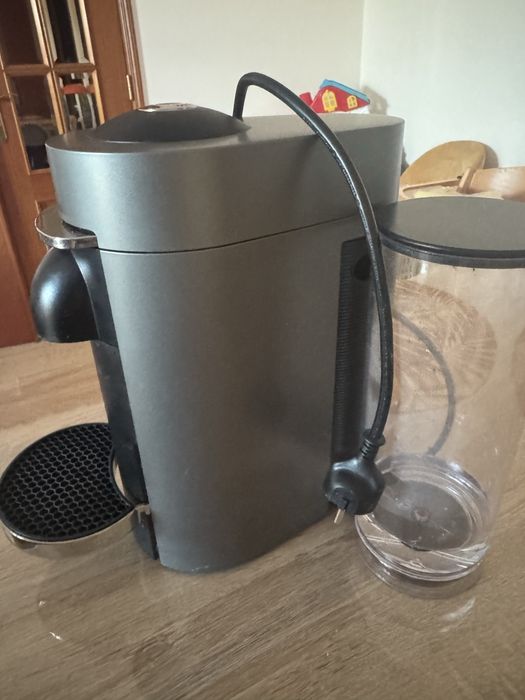 Maquina Nespresso Vertuo Plus automatica