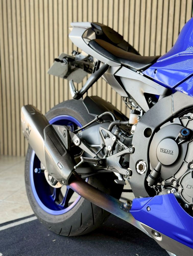 Yamaha R1 Akrapovic