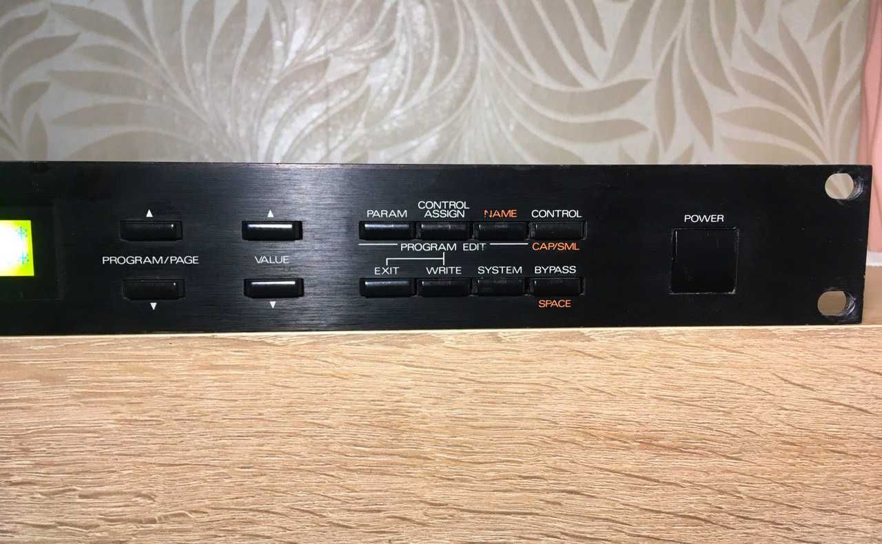 Roland RSP-550 (Reverb Delay Chorus Phaser Flanger Vocoder MultiFX)